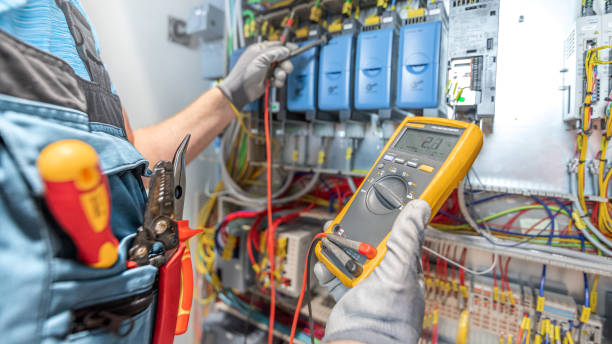 Best Emergency Electrical Repair  in Country Clu, MO