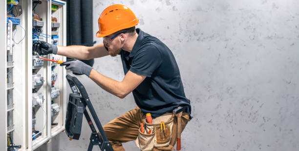 Best Local Electrician Companies  in Country Clu, MO