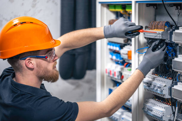 Best Licensed Electrician  in Country Clu, MO